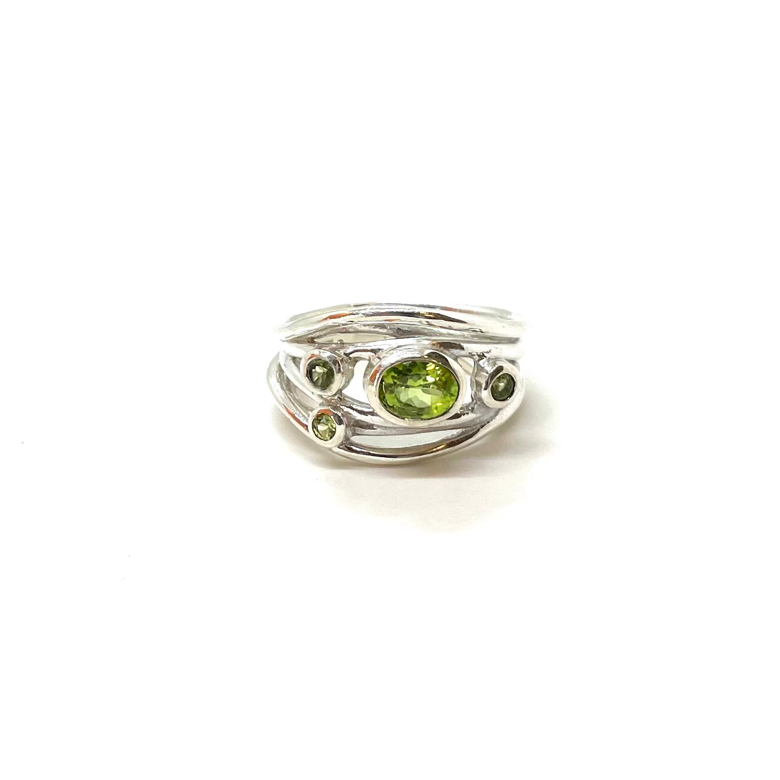 Anell «Verd de les Gavarres» – Plata de Llei 925 amb Olivines Naturals · 2