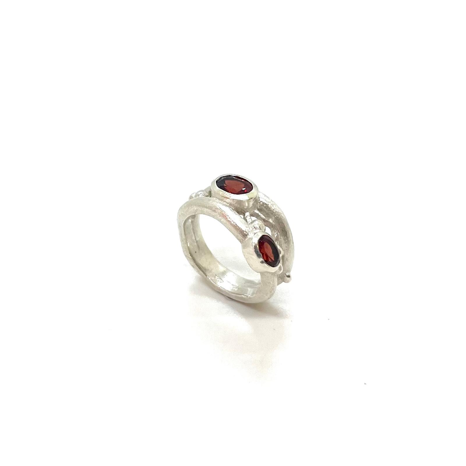 Anell de Plata de Llei amb Granats Naturals – Brasa