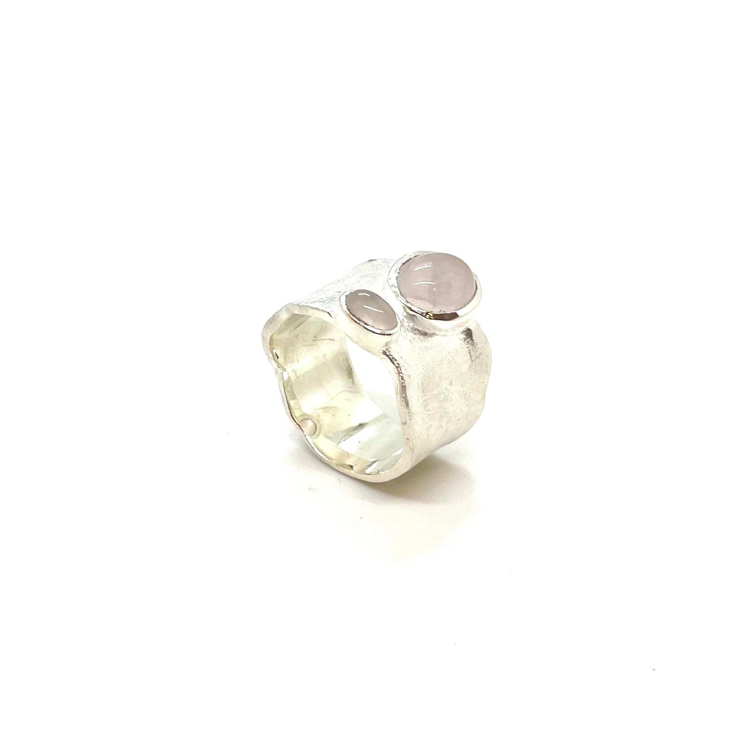 Anell de Plata de Llei amb Quars Rosa Natural