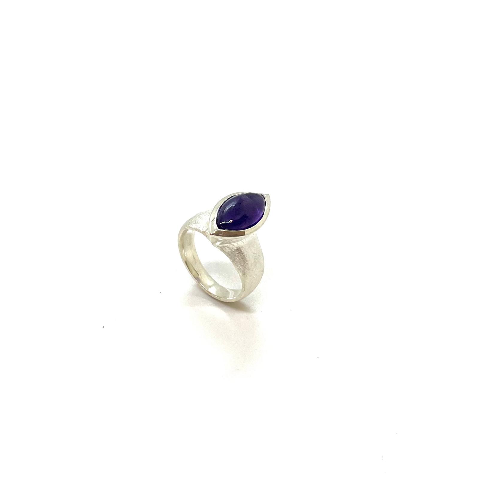 Anell d’Amatista Natural «Violeta de Pedra» – Plata de Llei | Disseny J&G
