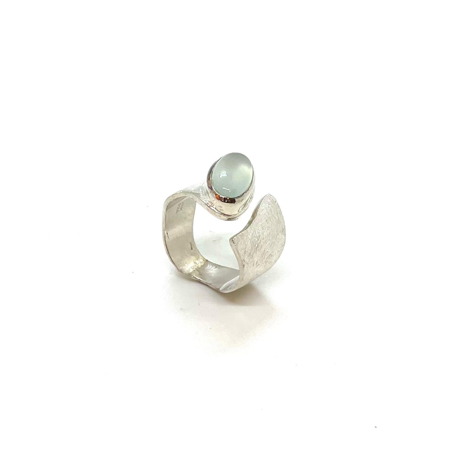 Anell de Plata de Llei amb Calcedonia Natural – Essència Mineral